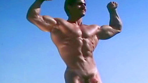 On a sunny day, a lovely dude plays with his massive dong & cums 