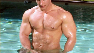 This stunning body builder wanking his meat off in the pool 